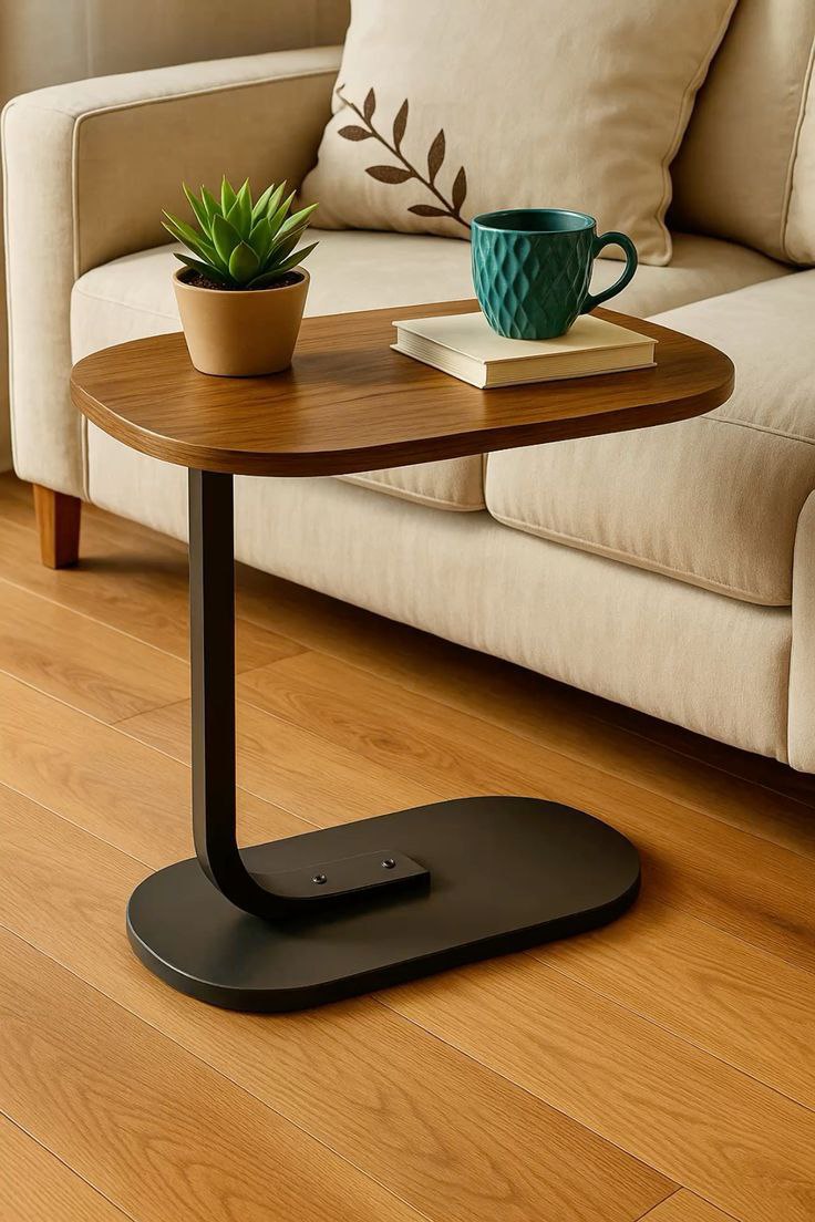 Table d'appoint en forme de C