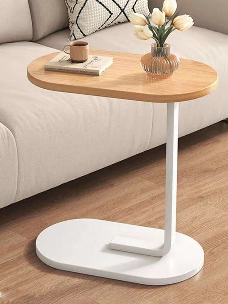 Table d'appoint en forme de C